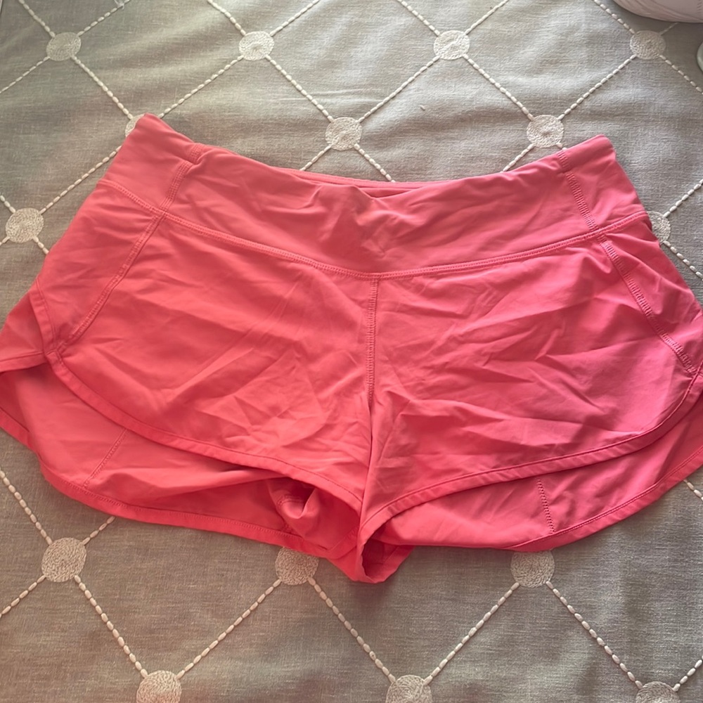 Lululemon coral speed up shorts size 8 length 2.5”